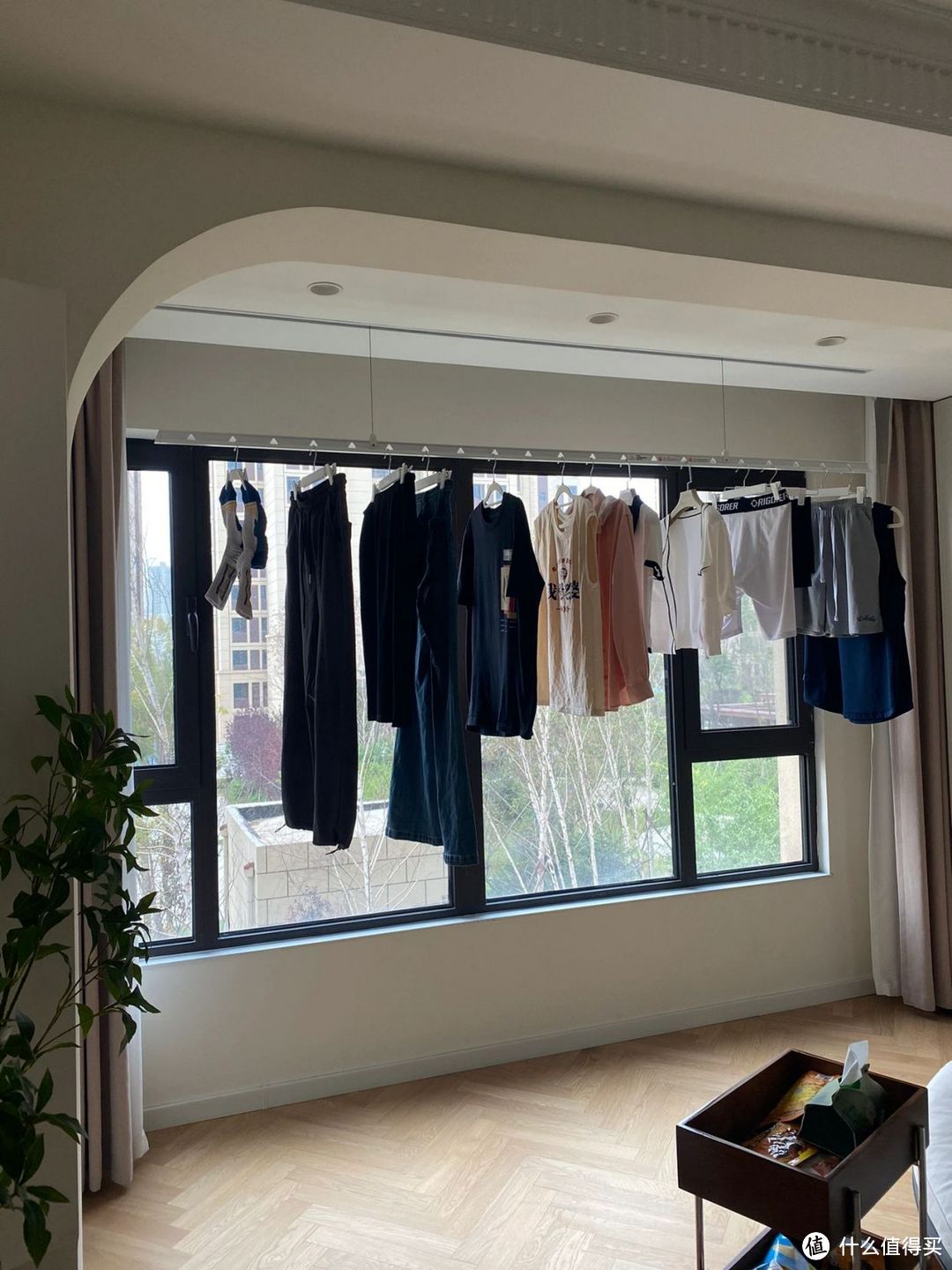 阳台不晾衣服,晾在哪儿?学学日本人,这样装阳台好看又实用!